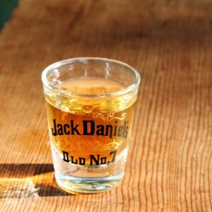 Canada Strips Rak Liquor AS, Domino Pertama jatuh dalam Perang Tarif