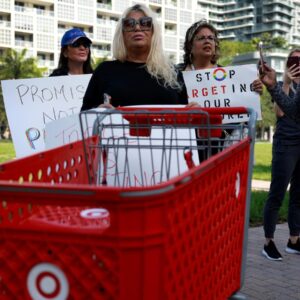 Risiko pengecer dari kebijakan DEI tumbuh setelah target dan Starbucks terpukul dengan tuntutan hukum