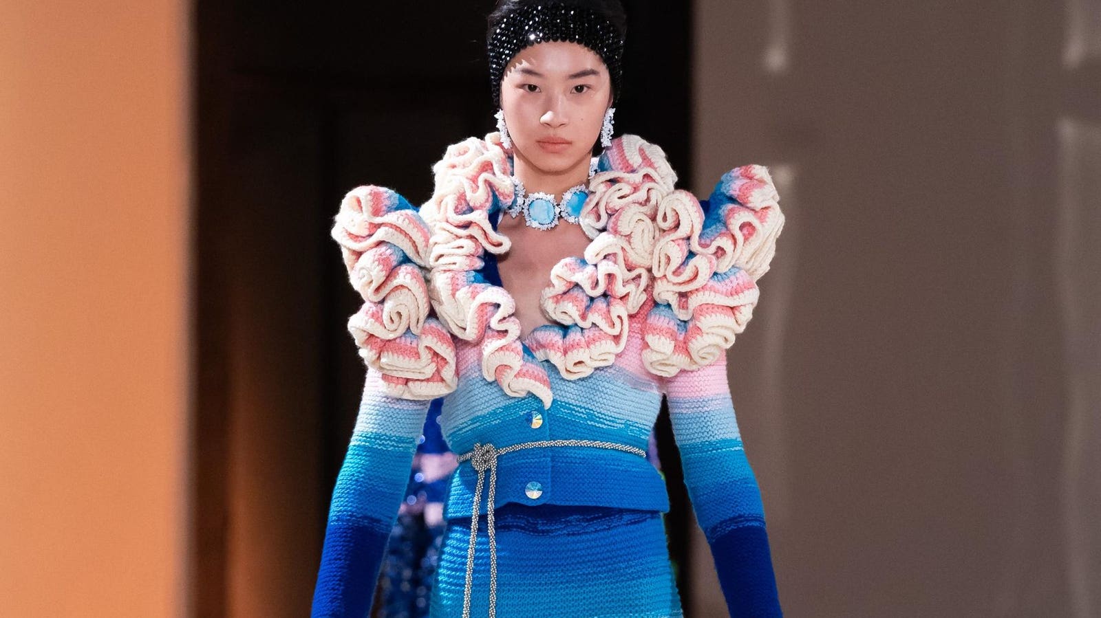 Setelah kostum Olimpiade bintang, Kévin Germanier Haute Couture