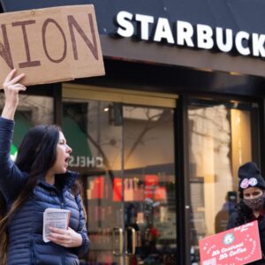 Starbucks memiliki lebih dari sekadar masalah bisnis untuk diperbaiki: itu kehilangan niat baik pelanggan