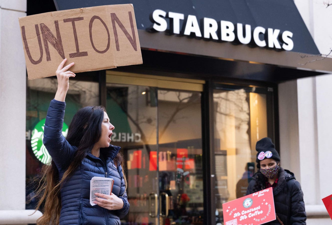 Starbucks memiliki lebih dari sekadar masalah bisnis untuk diperbaiki: itu kehilangan niat baik pelanggan