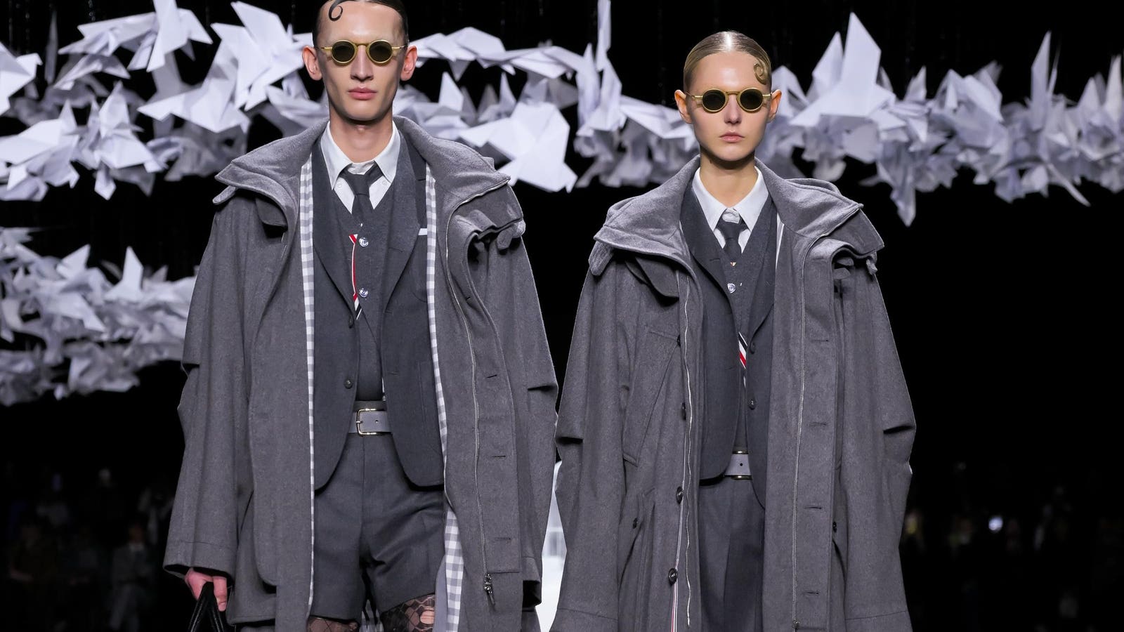 Thom Browne menutup NYFW dengan koleksi untuk burung dan pengecer