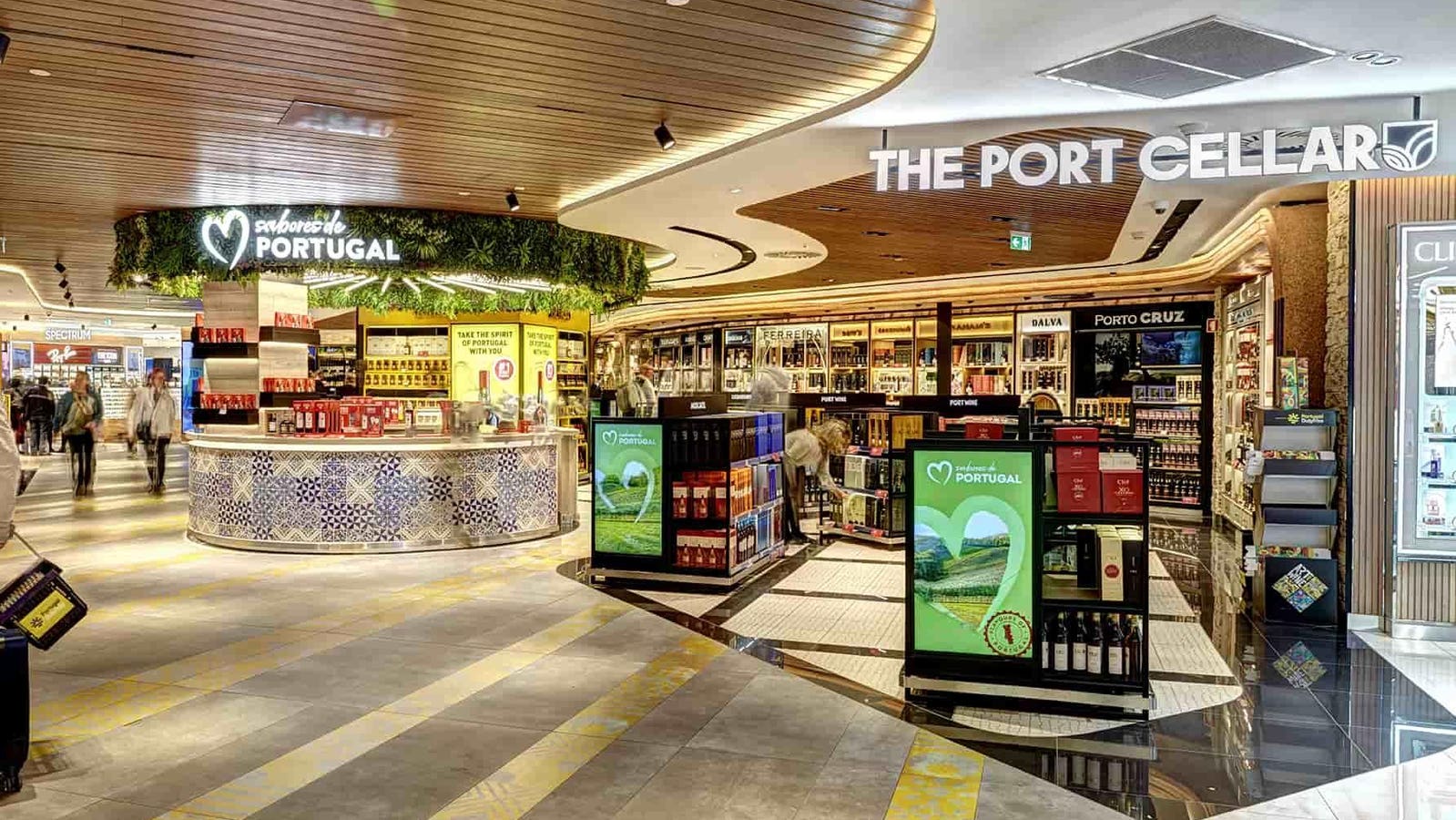 ARI Irlandia menaikkan bar ritel di bandara utama Portugal