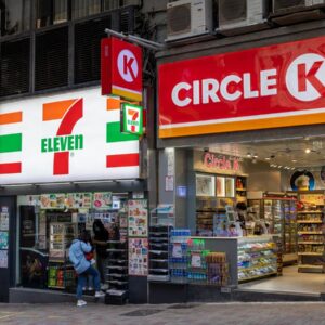 Alimentation couche-tard melangkah ke atas upaya untuk menelan 7-Eleven