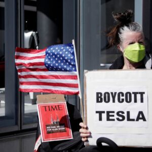 Boikot konsumen bergulir menguntit Amazon, Target dan Tesla