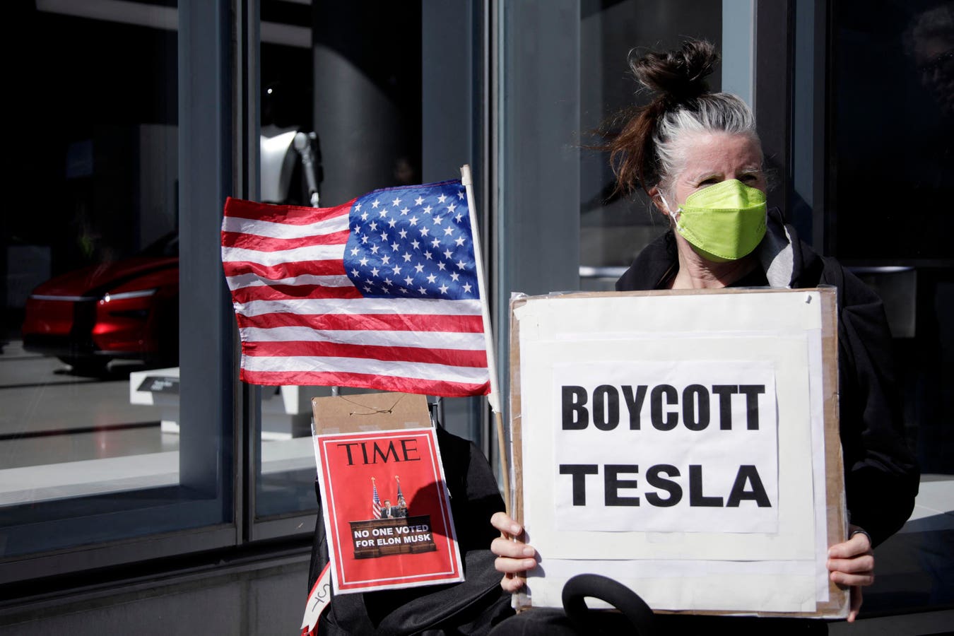Boikot konsumen bergulir menguntit Amazon, Target dan Tesla