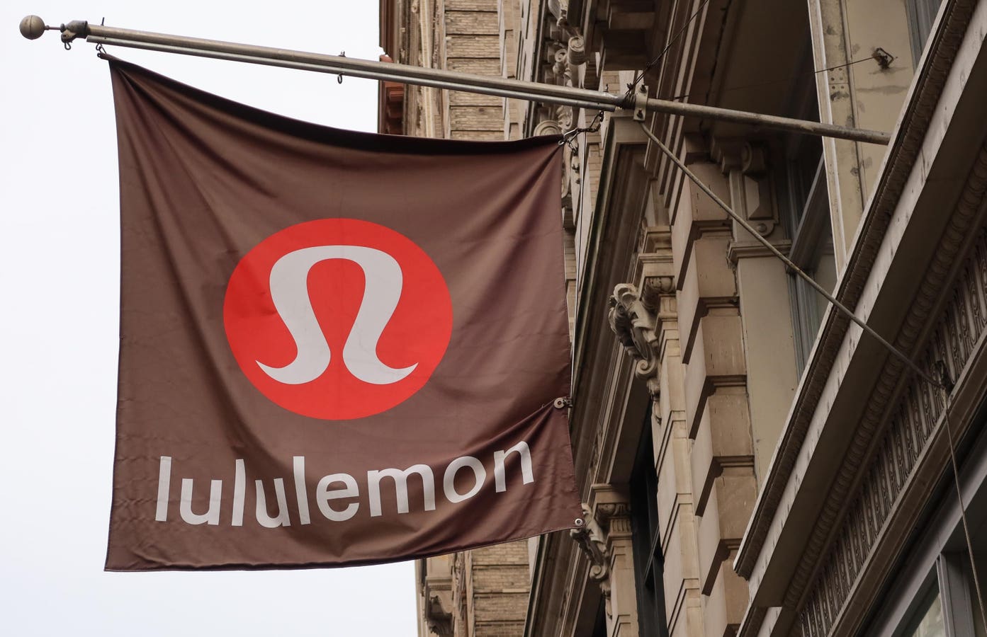 Lululemon's Ambisious 2026 Tujuan Slip LEBIH BANYAK SEBAGAI PASAR AS SUCK DI 2024