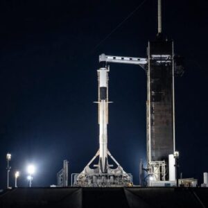 Roket SpaceX Crew-10 Falcon 9 di Pad Luncurkan