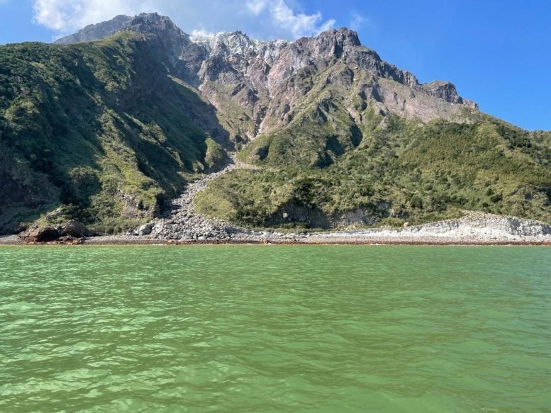 Pulau Iwo Samudra Hijau