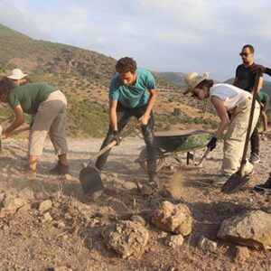 Menelusuri dan menggali di Kach Kouch