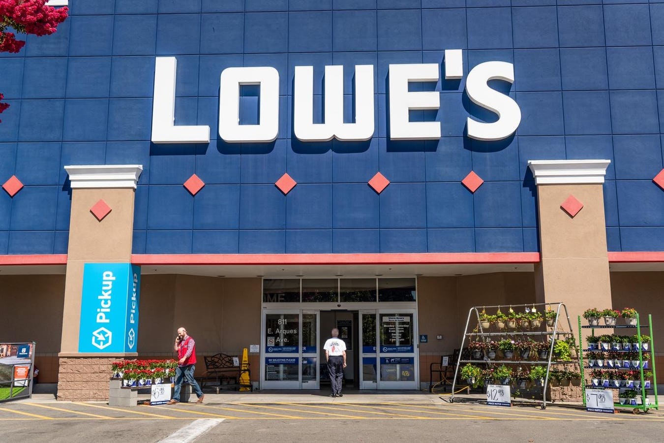 Diy Giant Lowe's Giliran ke Pro Market dengan akuisisi ADG $ 1,3 miliar
