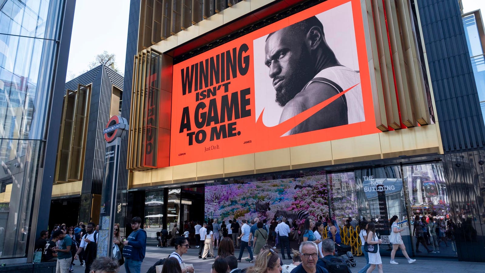 Nike untuk menyelesaikan gugatan diskriminasi seksual menggantung di atas kepalanya sejak 2018