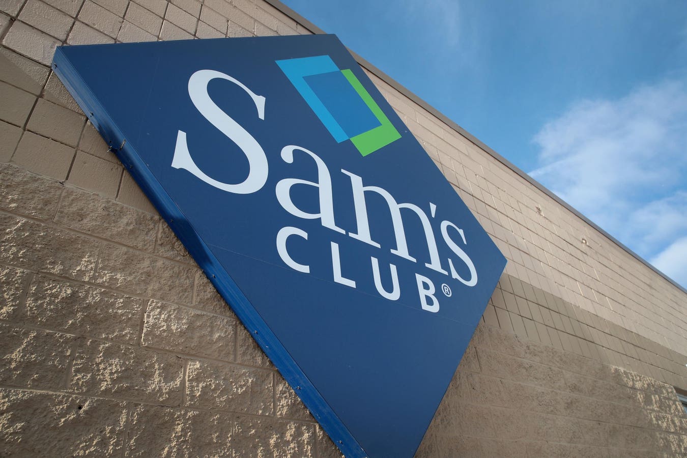Sam's Club membuka lebih banyak klub saat menyaingi Ekspansi Costco dan BJ