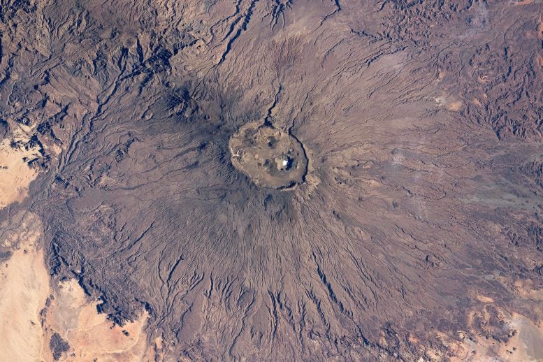 Emi Koussi dari luar angkasa