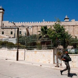 Iof Storms Masjid Ibrahimi menjelang serangan pemukim massal