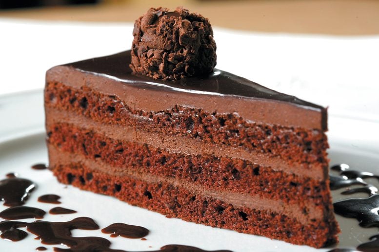 Truffle kue dengan saus cokelat