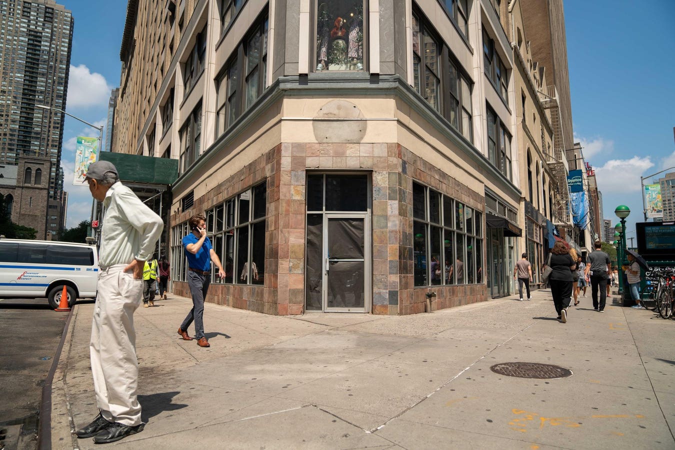 Ritel dan konsumen tergantung di tepi pisau sekarang