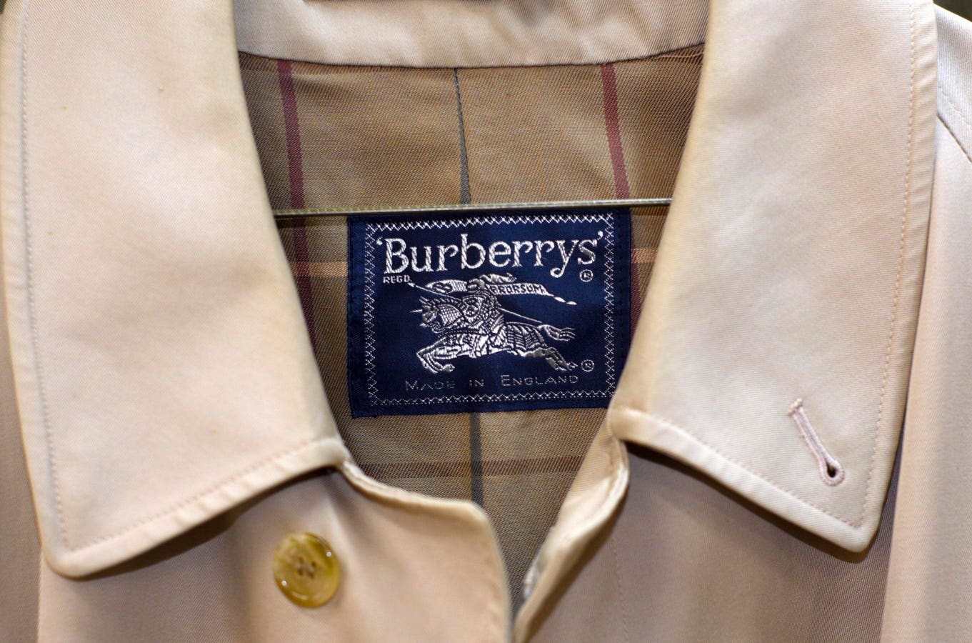 Reputasi Burberry mencapai tinggi bersejarah, menandakan turnaround dan naik penjualan di depan