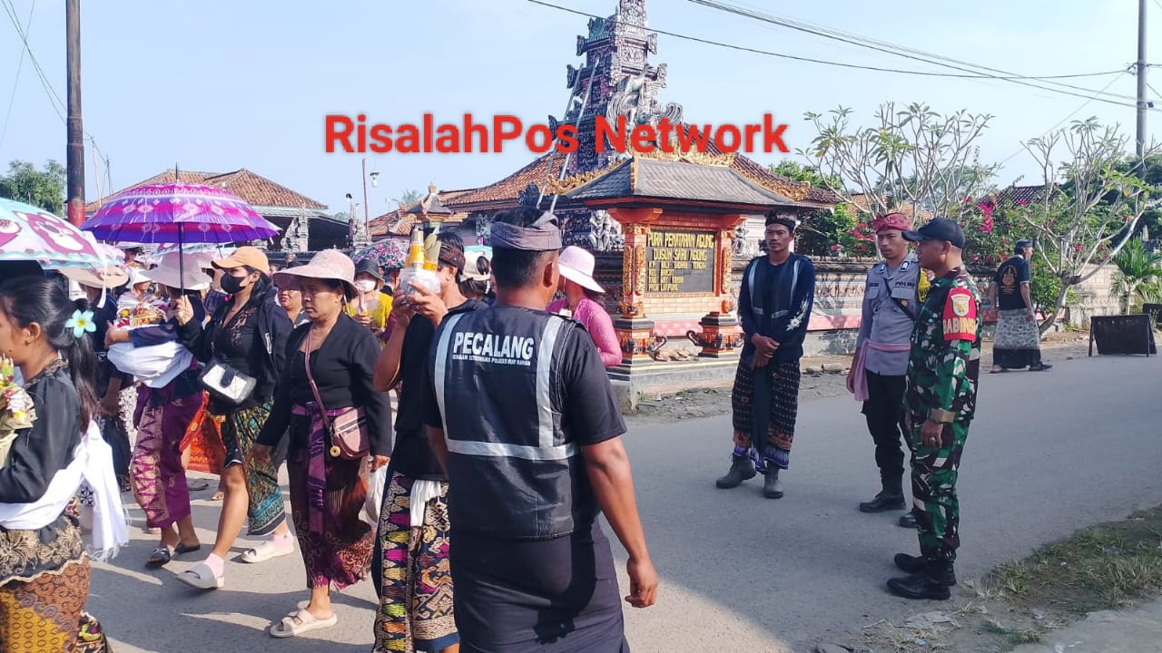 Babinsa Koramil 05/Banjit Serda Denara Deli, Amankan Upacara Pitra Yadnya Ngaben Masal Di Wilayah Kampung Bali Sadar Tengah, Kecamatan Banjit