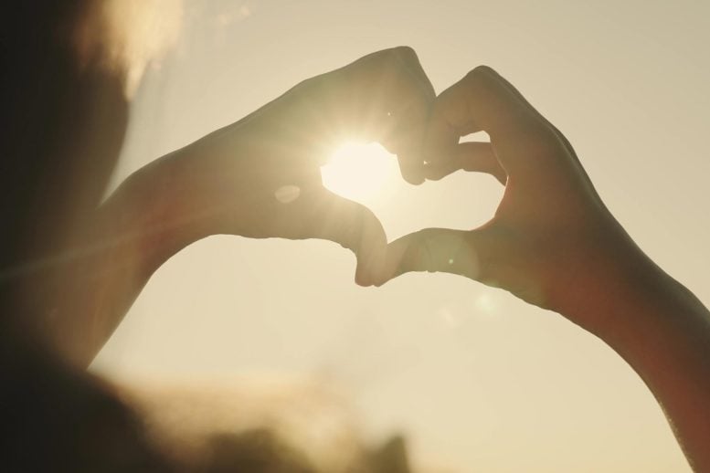 Gadis Tangan Hati Love Sunshine