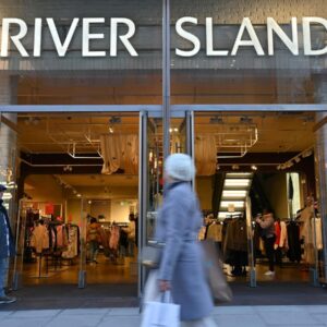 Logo, warisan dan perjuangan River Island untuk relevansi