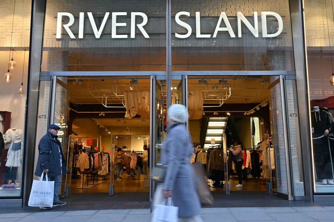 Logo, warisan dan perjuangan River Island untuk relevansi