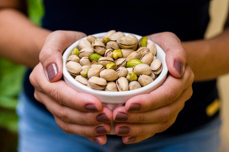 Semangkuk pistachio