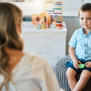 Psikolog wanita anak autis