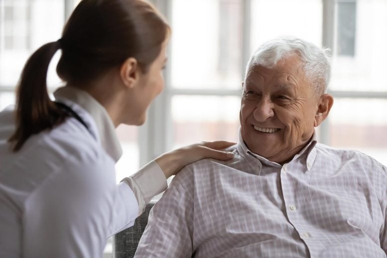 Perawat Geriatrik Perawat Geriatrik Bahagia Pria Senior