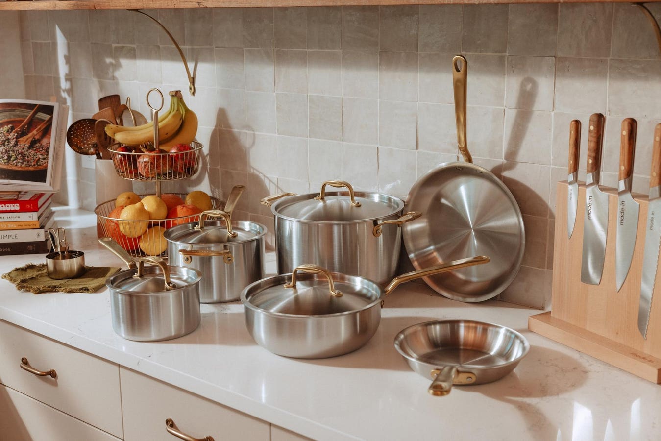 Made in Cookware menaikkan panas eceran dengan membuka peti dan barel