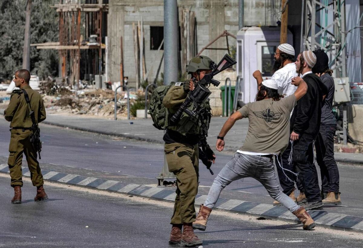 Meningkatkan kekerasan pemukim dan serangan militer Israel menyapu Tepi Barat
