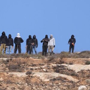 Pemukim Storm W. Bank Area, Serang Properti