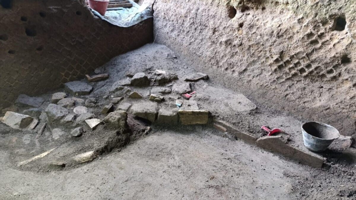 Setelah Gunung Vesuvius menghancurkan Pompeii, orang -orang kembali untuk hidup di antara reruntuhan