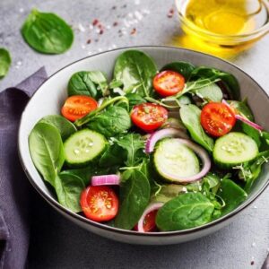 Salad Vegan Musim Semi Dengan Bayam