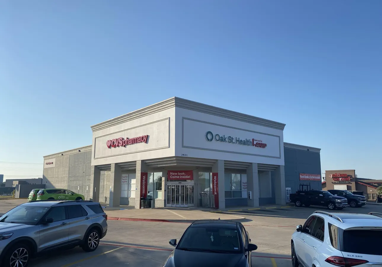 CVS Melaporkan Kerugian Besar Pada Klinik Oak Street yang Devaluasi Tapi Biaya Aetna Stabil