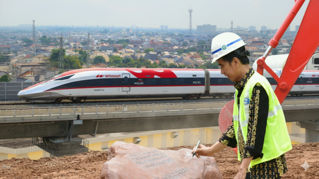 Dia menandatangani atas nama negara