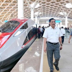 Jokowi-Luhut Mesti Diusut terkait Dugaan Korupsi Whoosh