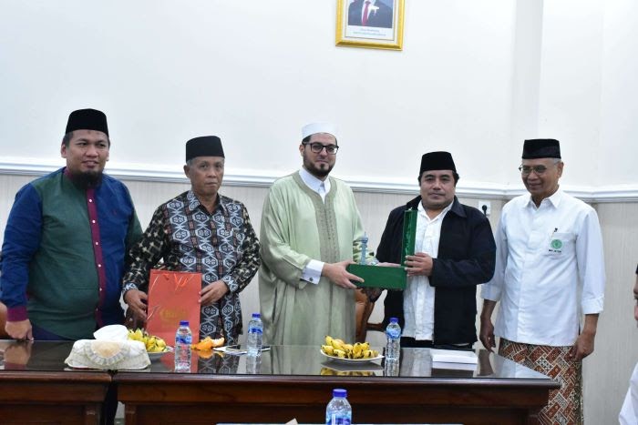 Prof. Dr. Muhammad Bela’o, Tokoh Muslim Internasional dari Inggris, Kunjungi Masjid Agung Jawa Tengah untuk Perkuat Kerja Sama Dakwah dan Pendidikan