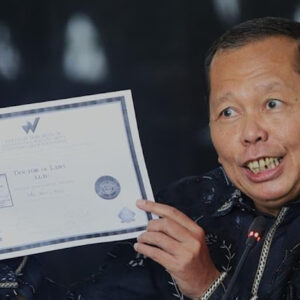 Arsul Sani Pamer Ijazah Gelar Doktor dan Foto Wisuda