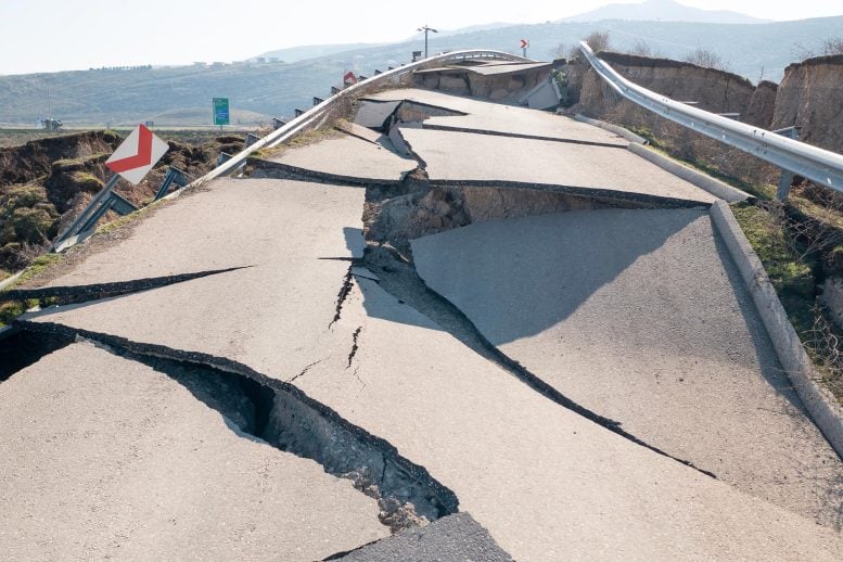 Gempa Kahramanmaras Turki Rusak Jalan Rusak