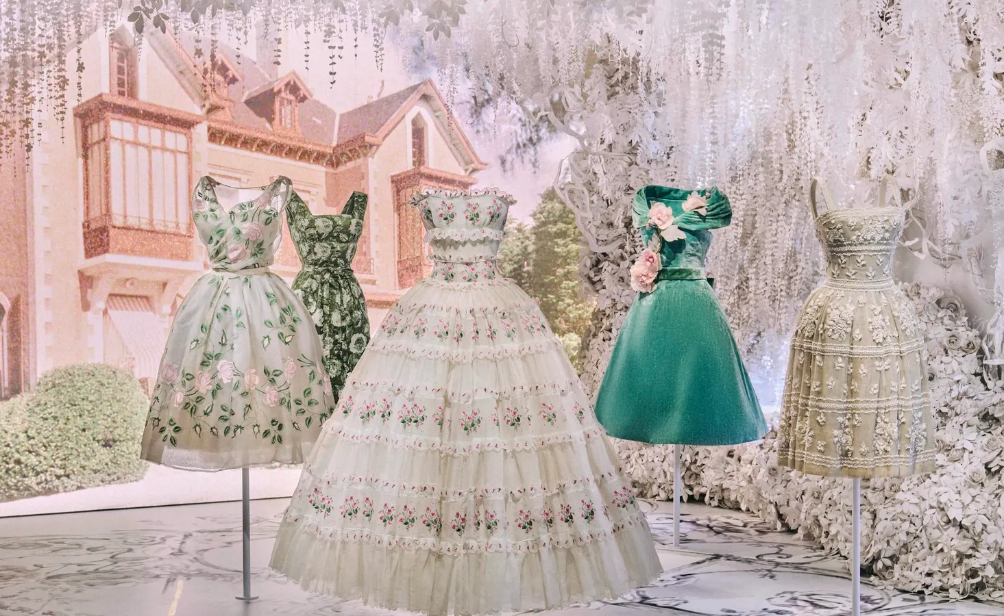 Pertunjukan Baru Dior Menampilkan Koleksi Pribadi Vintage Dior Alaïa