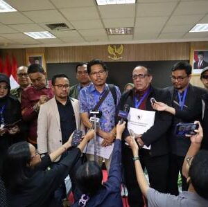 Ajukan Gugatan ke KIP, Bonatua Silalahi Persoalkan Penyetaraan Ijazah Gibran