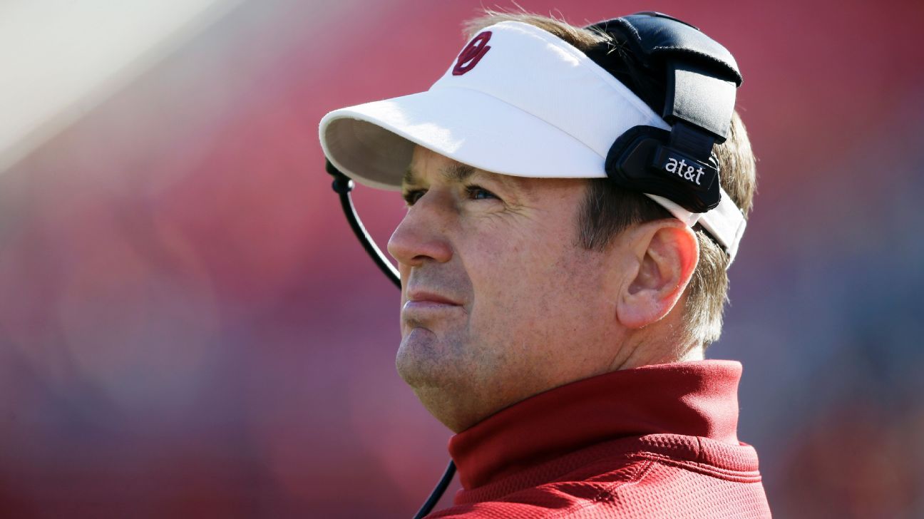 Bob Stoops menutup bab tentang karier kepelatihan setelah bertugas di UFL