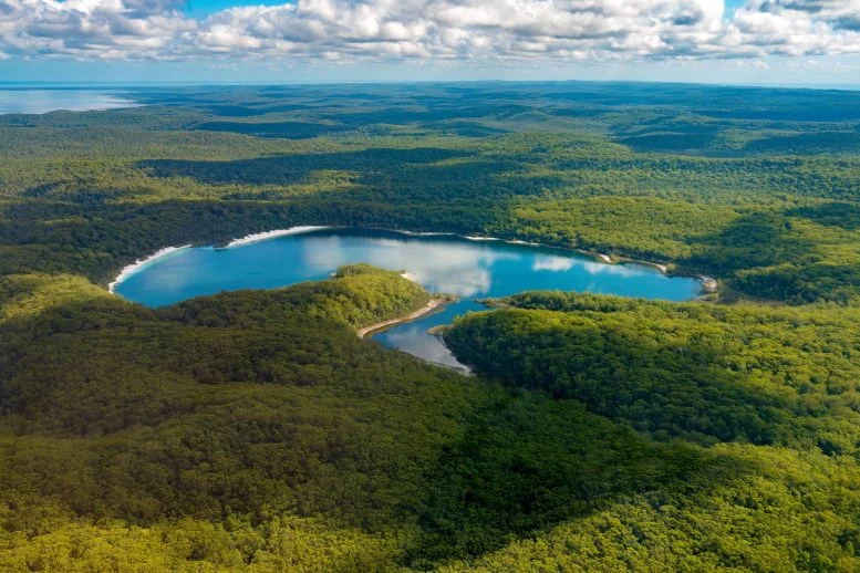 Pemandangan Udara Pulau McKenzie Fraser Danau