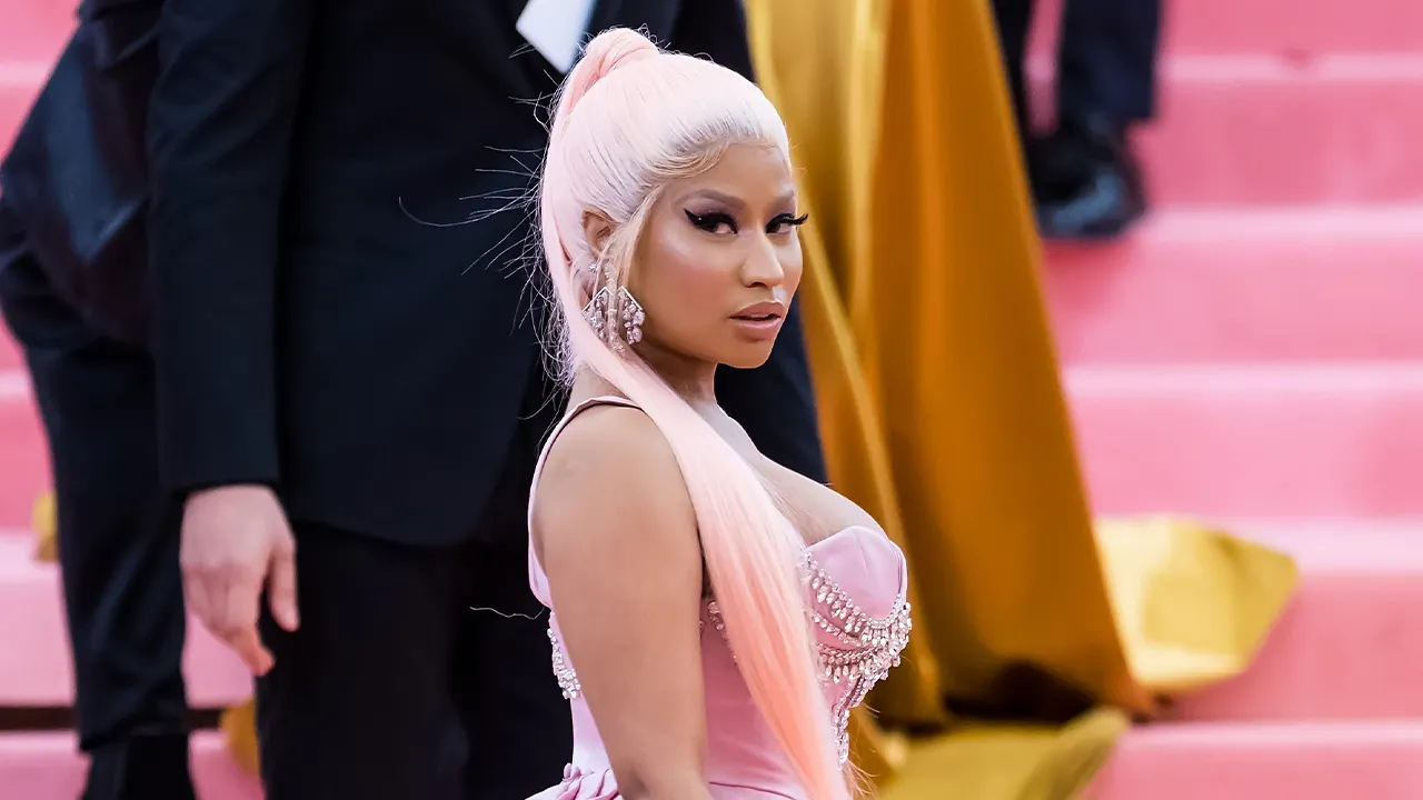 Nicki Minaj mengecam Newsom atas agenda trans, menyatakan karirnya telah berakhir