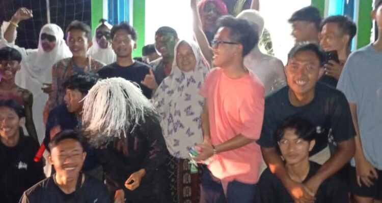 Pawai Obor Semarakkan Malam Takbir Sambut Hari Raya IdulFitri 1447 H - 2026 M, Di Kampung Simpang Asam, Kecamatan Banjit